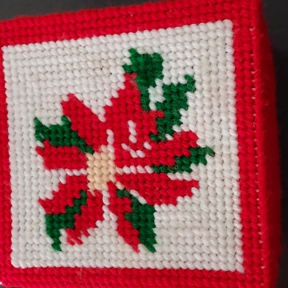 Set of D'ADANT Holly Candsticks EC never lighted & Set of 4  Coasters in a box. - Picture 7 of 11